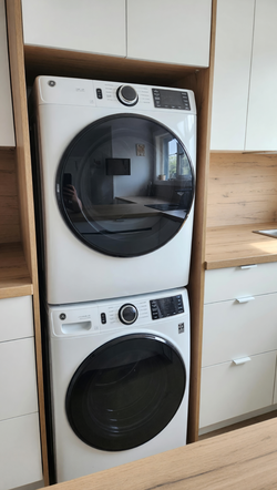 2024 GE 7.8 cu ft Smart Electric Dryer - Good Condition - Louisville, KY