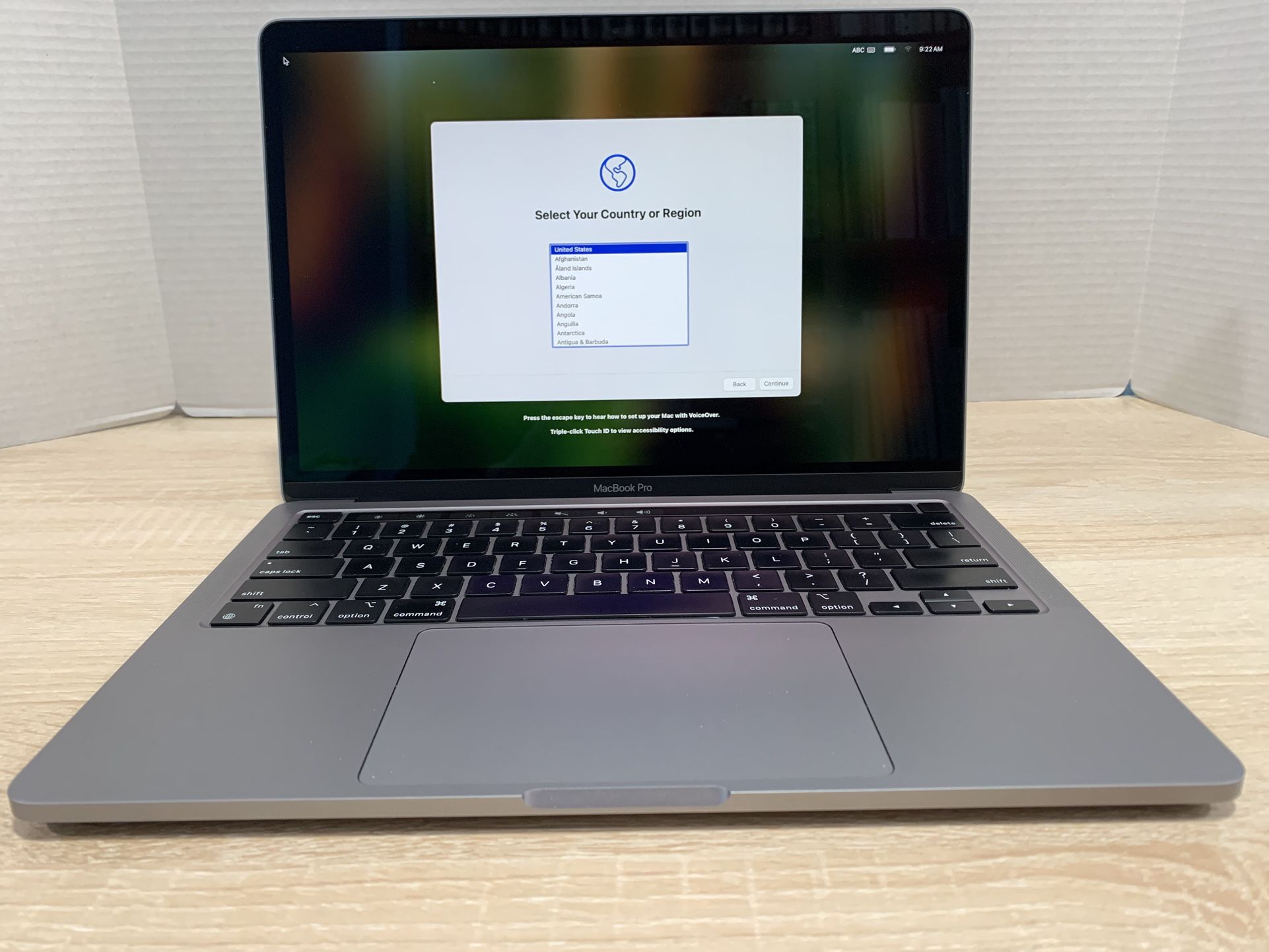 $700, 2022 13" MacBook Pro, M2 Chip/8GB RAM/256GB SSD, Touch Bar