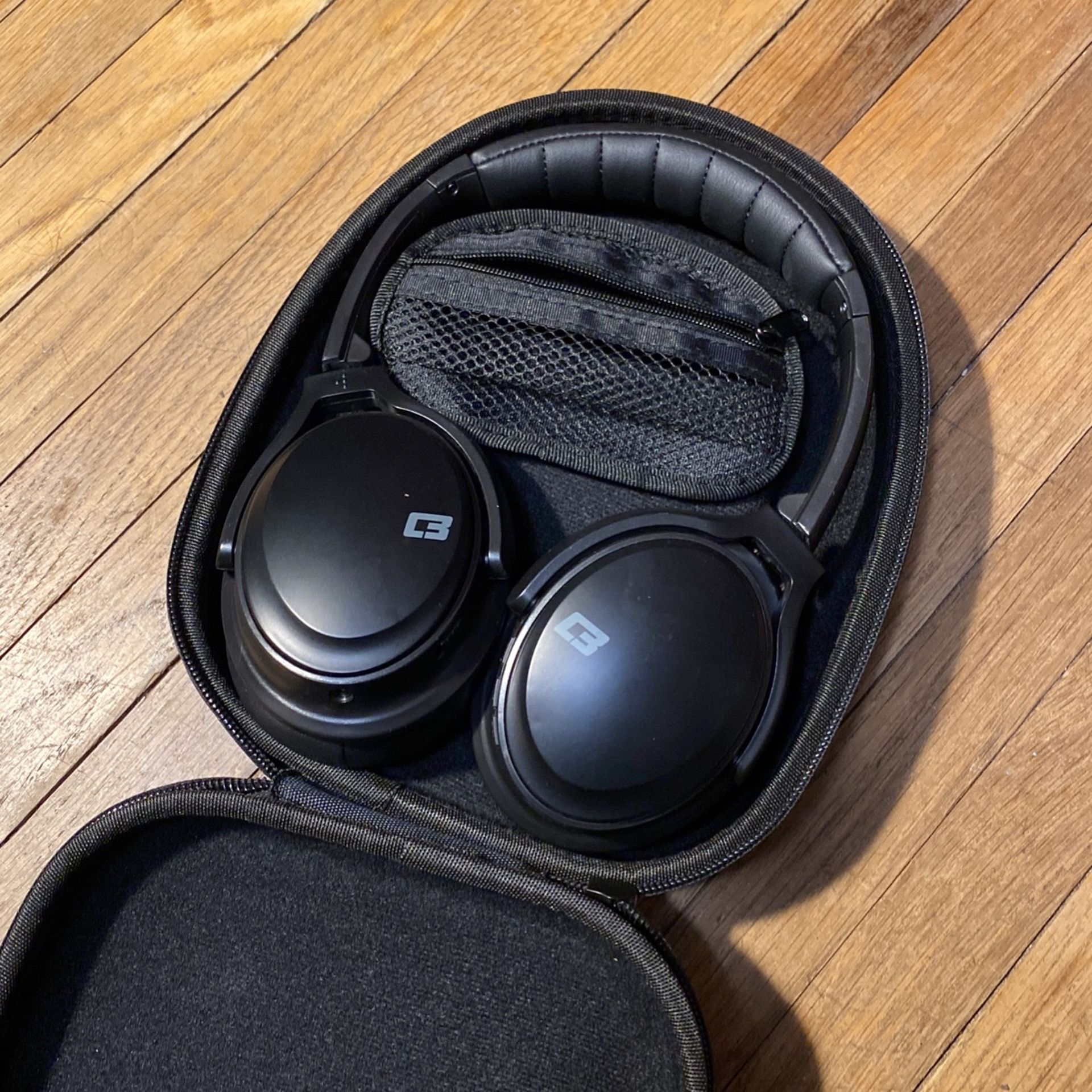 CB3 Hush Wireless Noise-Cancelling Headphones - Discounted!