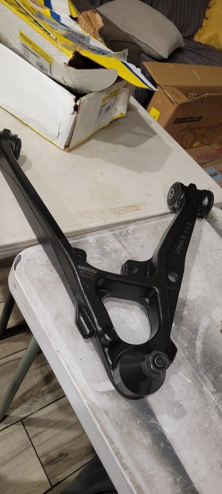 07-16 Chevy , GMC, Cadillac front right lower control arm