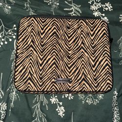Vera Bradley Quilted Tablet / Laptop Sleeve – Zebra Print (Retired)