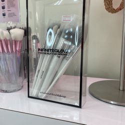 Infinite Glow Makeup Brushes 