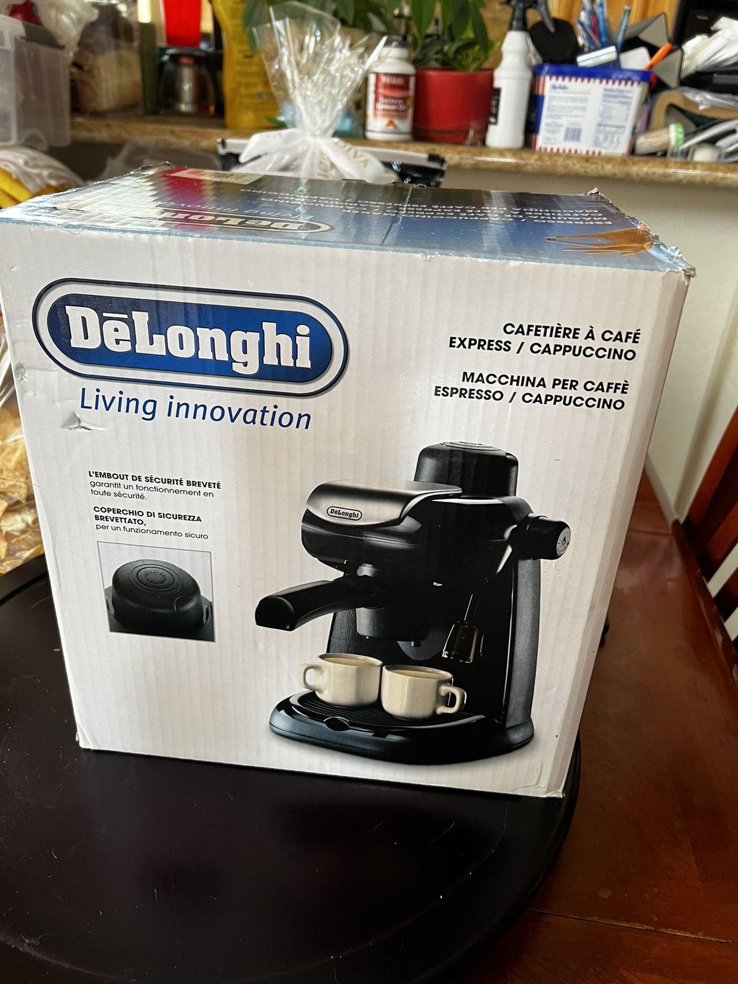 DELONGHI CAPPUCINO MACHINE NEED GONE ASAP PRICE NEGOTIABLE