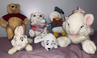 6 AUTHENTIC DISNEY Stuffed Animals / Toys (including Holiday Pooh 2002)