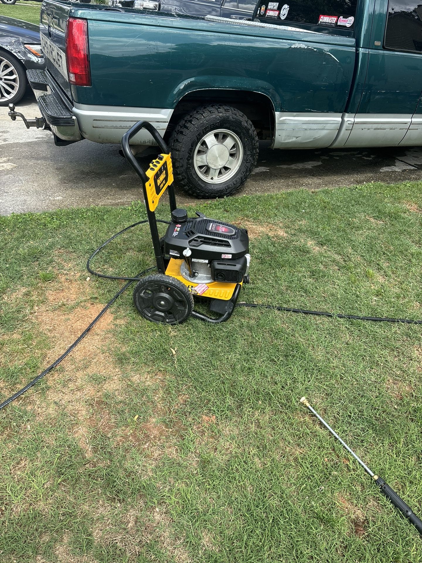 Pressure Washing Drive Ways Cars House Trailers