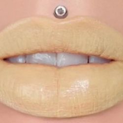 Jeffree Star Velvet Trap