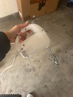 Electric Hand Mixer with Beaters – White Kitchen Handheld Mixer