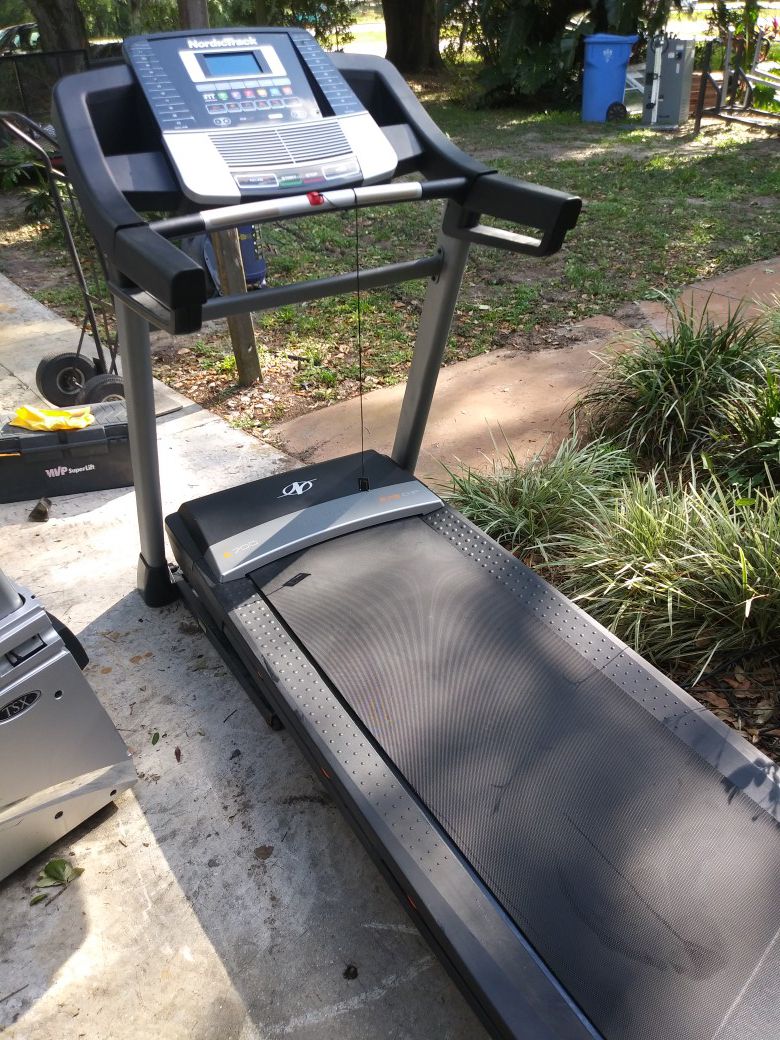 Nordictrack c700 treadmill