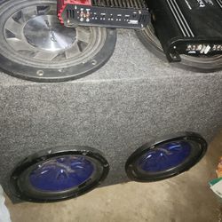 Four 12"subwoofers with the box And 2000w Amps