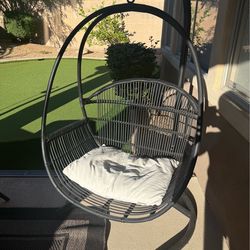 Outdoor Swinging Basket/Egg Chair