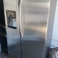 Side By Side Samsung Refrigerator 