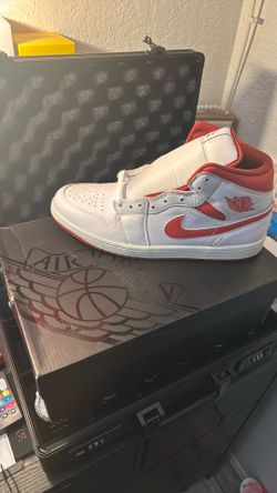 Jordan 1 retro “Dune Red”