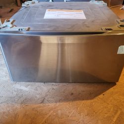 LG SIDEKICK PEDESTAL WASHER & STANDARD PEDESTAL WITH DRAWER