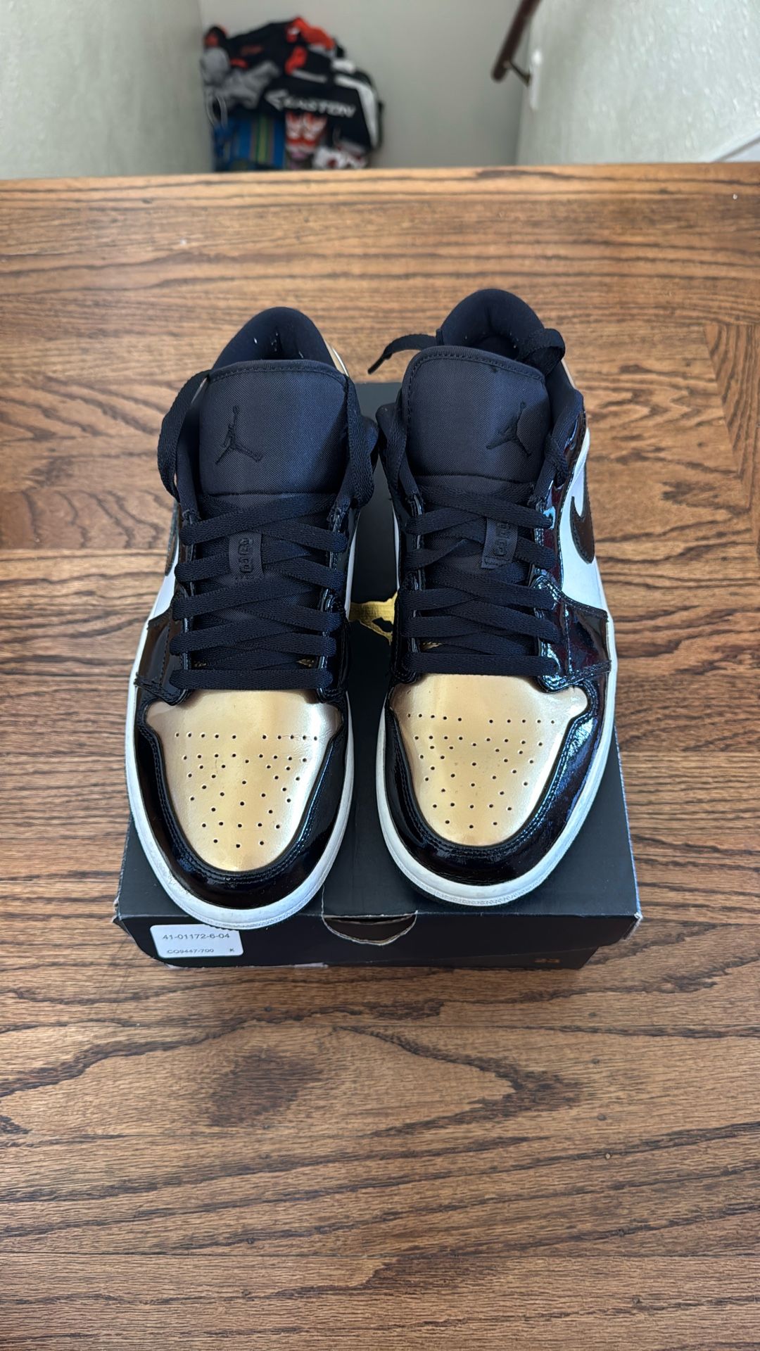 Used Men’s Air Jordan 1 Low Gold Toe Size 9.5