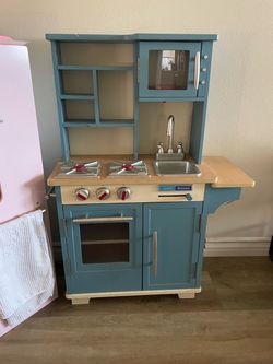 Kids play kitchen