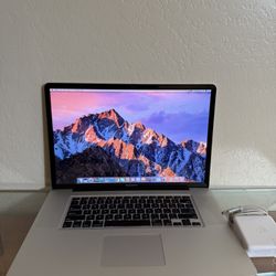 Apple MacBook Pro 17” - 2.4GHZ Intel Core i7 - 16GB RAM - 128GB SSD  - Excellent Condition