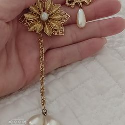 Vtg.Unique 2ct.- Gold Tone Faux Pearls Flower& Bow  Pins Lot