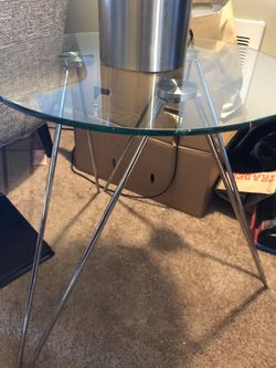 $$25 classy coffee table -H 20.5 diameter (glass)20”