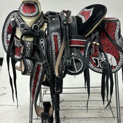 Monturas charras para caballos 🐎 100% piel  De la mejor calidad 100% garantizadas  Le incluye pechera o pecho pretal, correas para espuelas , cabezad