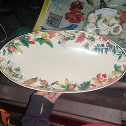 Decorative oval plate