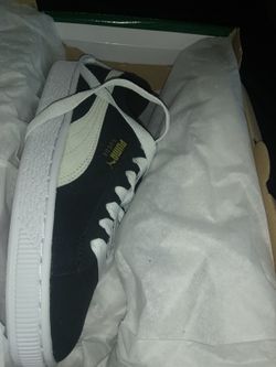 NIB youth black pumas sz 4.5