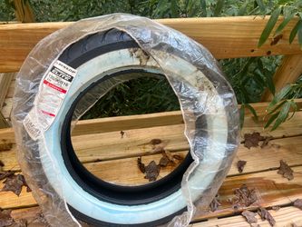 One Dunlop American Elite 130/90B16 Front Whitewall Tire