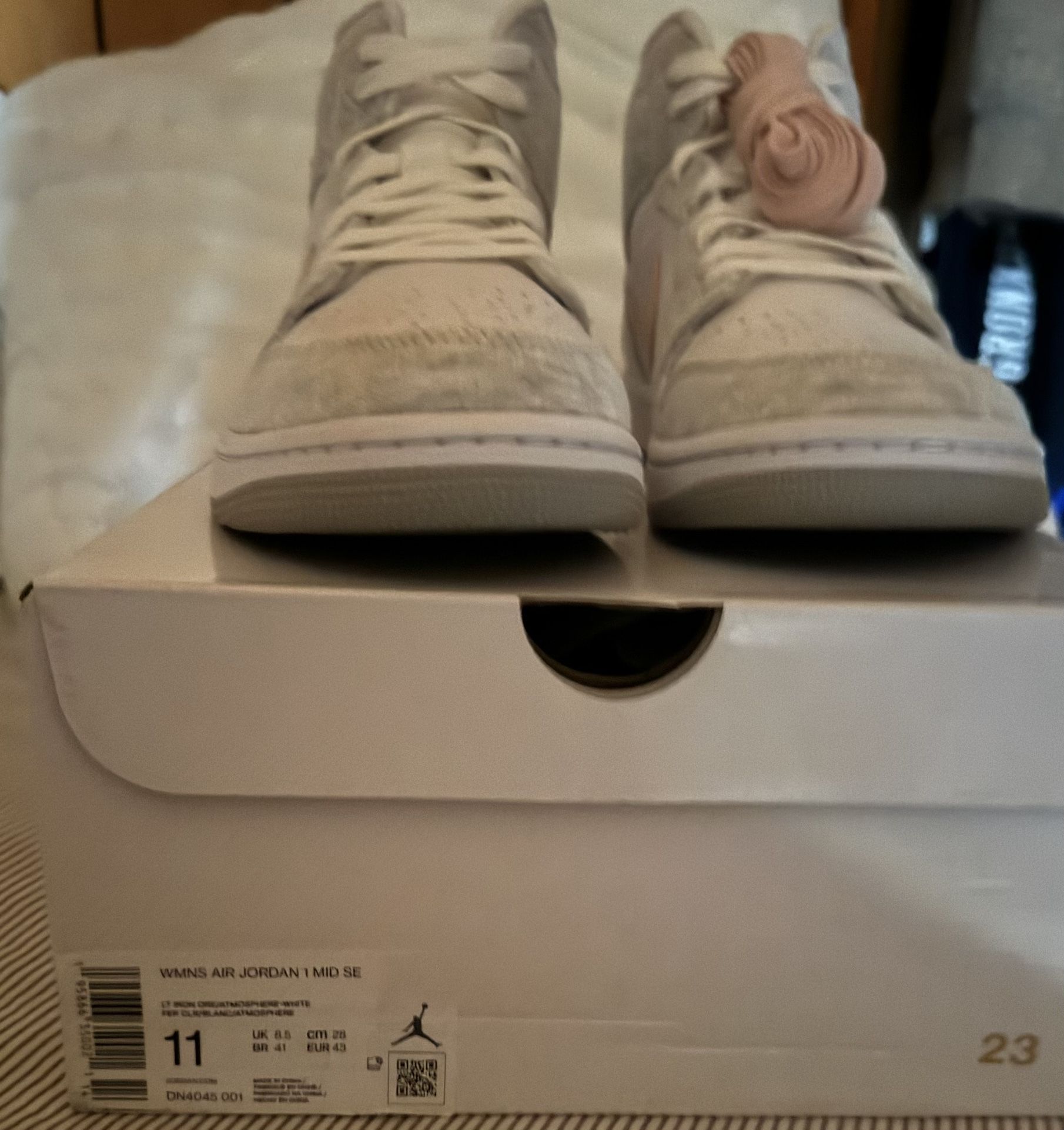 DS Jordan 1 Mid SE Light Iron Ore Size 11(Women’s)