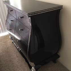 Chest of drawers, dresser.