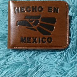 Wallet with zipper