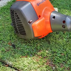Husqvarna 128 C Bent Shaft Weed Eater New Condition Best Offer Deal Runs Perfect