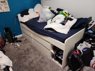 Twin Storage Bed Frame with 4 Drawers & Shelves – White – Great Condition
Price: $125 OBO