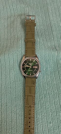 SEIKO 5. AUTOMATIC  EXCELLENT RUNNING CONDITION GREEN DIAL