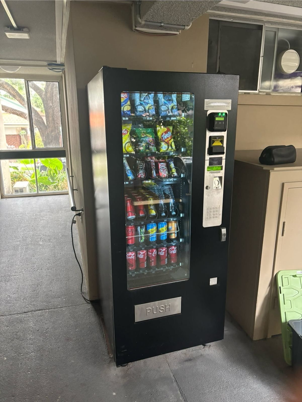Beverage Snacks Vending Machine With Card Reader