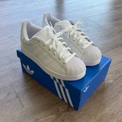 Adidas Superstars all white size 6 Like New