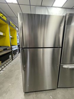 GE Stainless Steel Top-Freezer Refrigerator