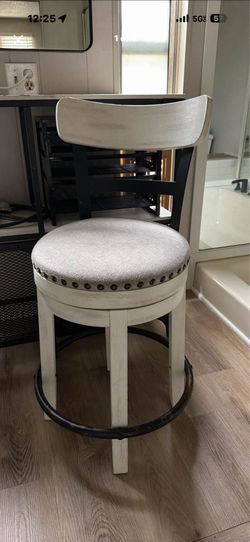 Bar stool and metal desk NEED GONE BY 8/2