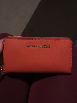 Michael Kors Wallet, Super Cute, Fairly Brand New, Big Inside;Fits Everything You’ll Need