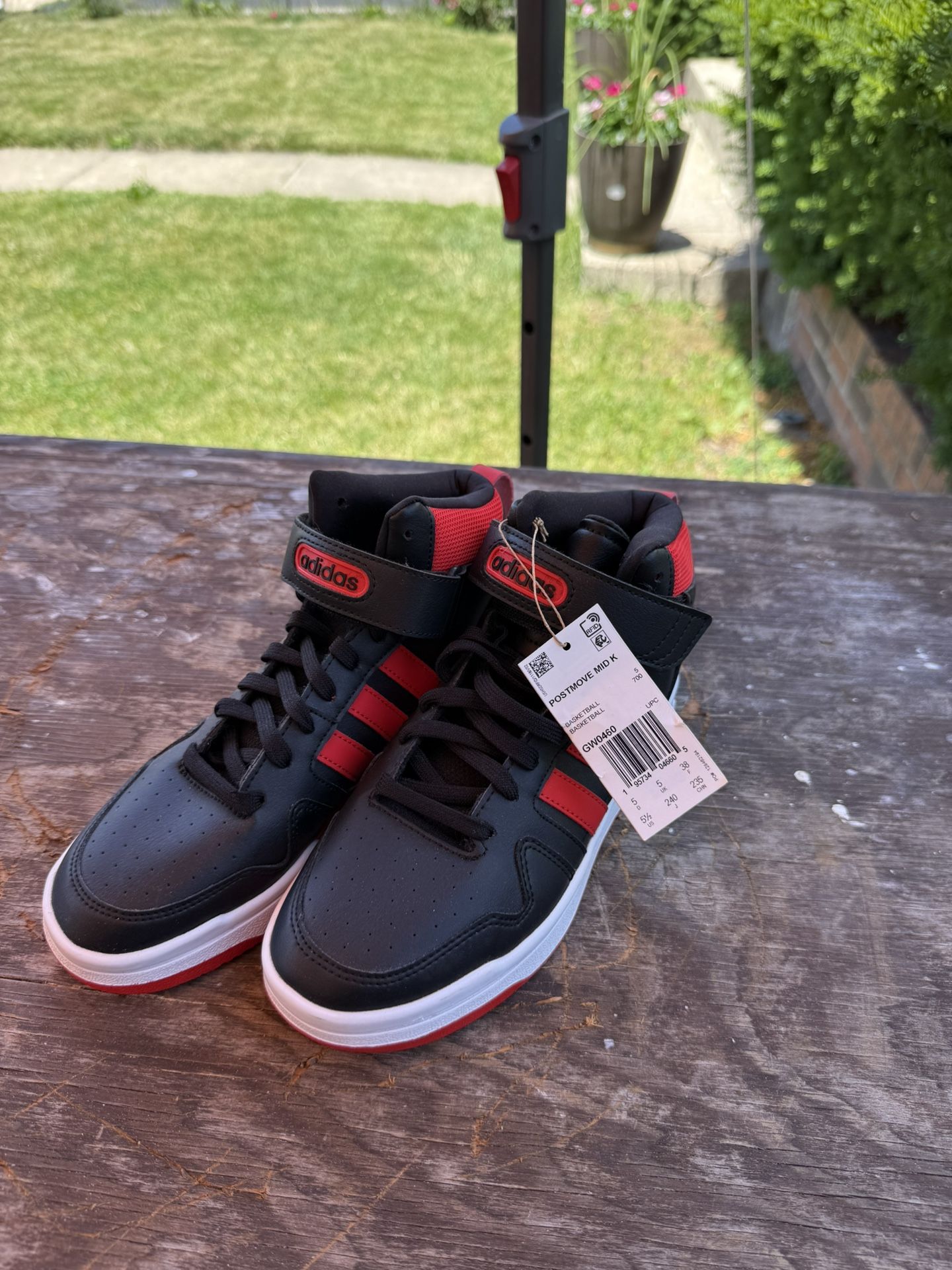 NWT Adidas Postmove Mid K Black & Red Striped W/strap Men’s/boys US Size 5.5