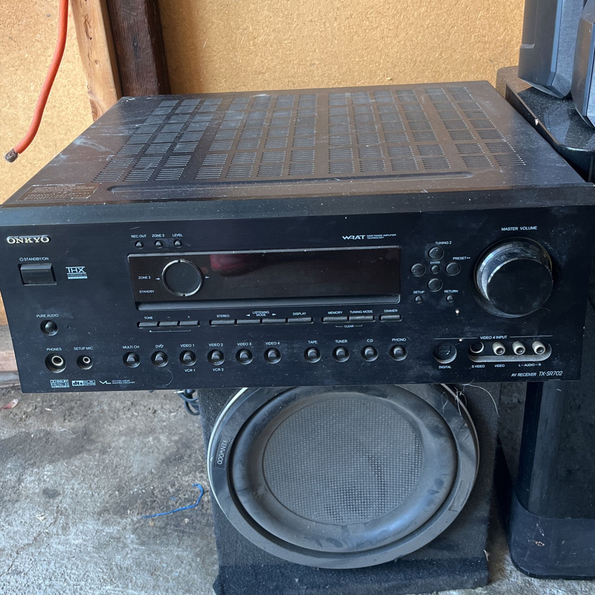 Stereo System With Speakers