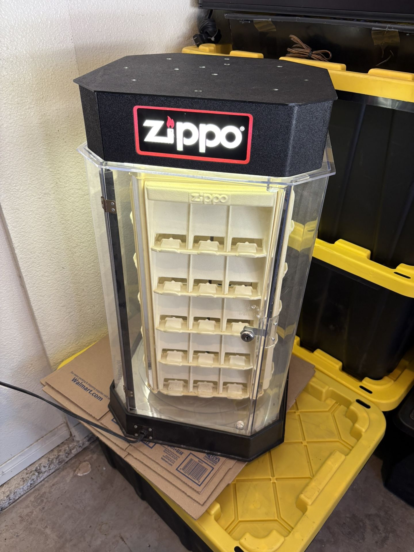 Vintage Zippo Rotating Lighter Display Case With Key