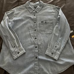 Woman’s Lee Button Up