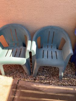 2 Patio Chairs 