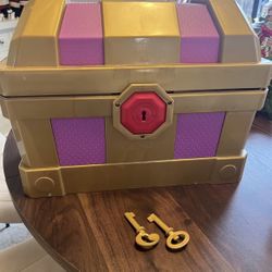 Ryan’s World Chest & Accessories 