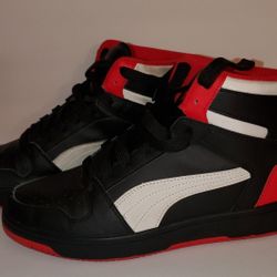 Mens Pumas Size 8