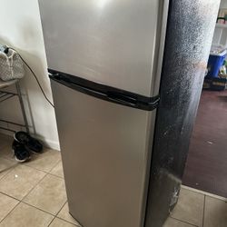 Like New - Frigidaire 7 Cu