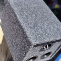 Jl Audio 10 Sub In Bandpass Box. Sounds Like 2 12s.