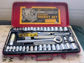 Vintage 40 Piece Ratchet/Socket Set 