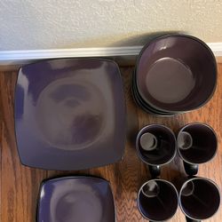 Gibson Soho Lounge Square 16-Piece Stoneware Dinnerware Set, Purple