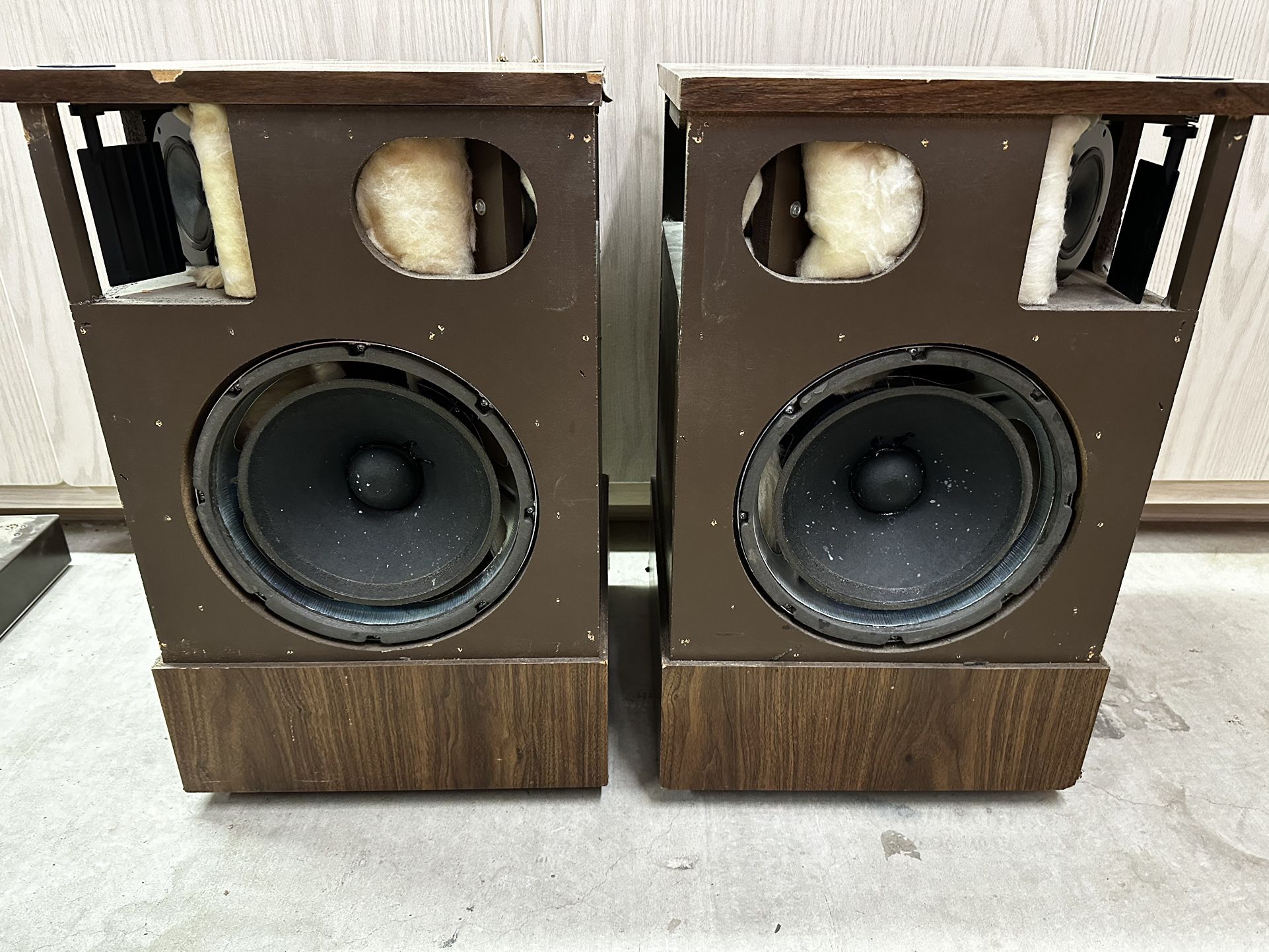 Vintage Bose Model 501 Pair of Speakers