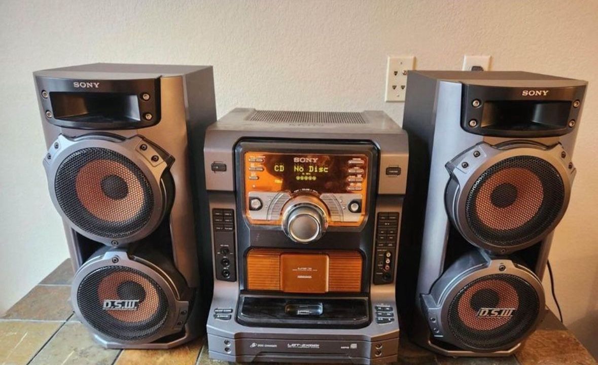 Sony LBT-ZX66i Stereo 560W 5 Disc Changer Music System w/Speakers